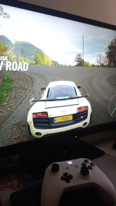 Xbox One S 1tb caixa rigorosamente nova