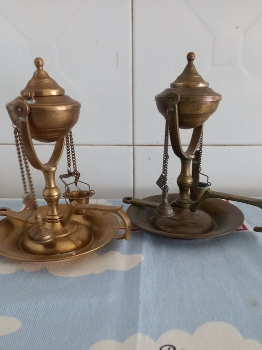 Duas lamparinas Antigas.