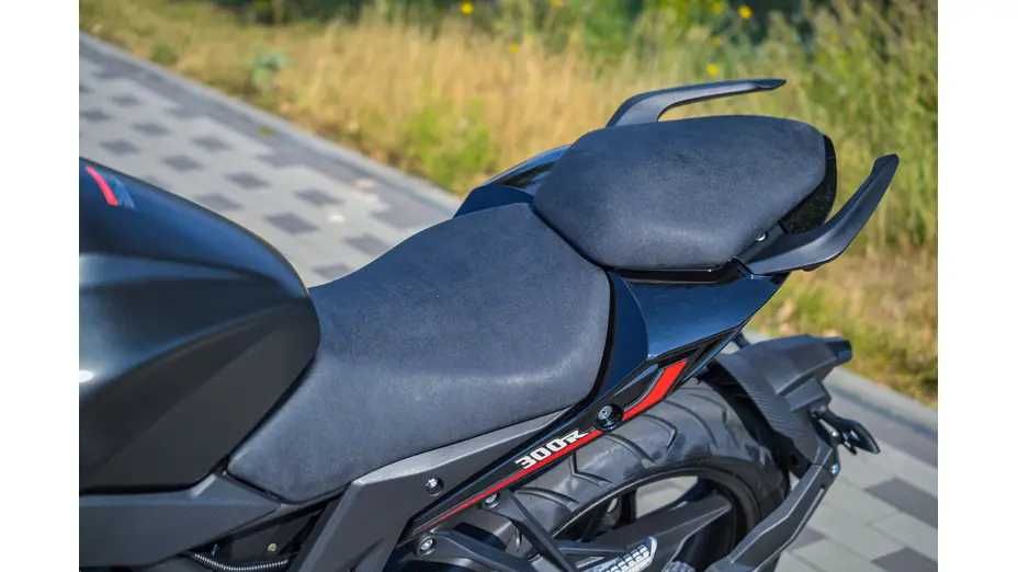 Мотоцикл LONCIN LX300-6 CR6