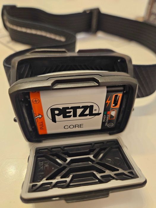 Lampa czołowa Petzl Actik Core 600 lm akumulatorowa szara czołówka