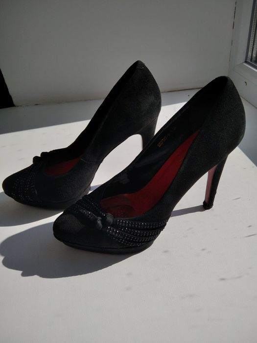 Туфлі жіночі замшеві на шпильці, 36 розмір.