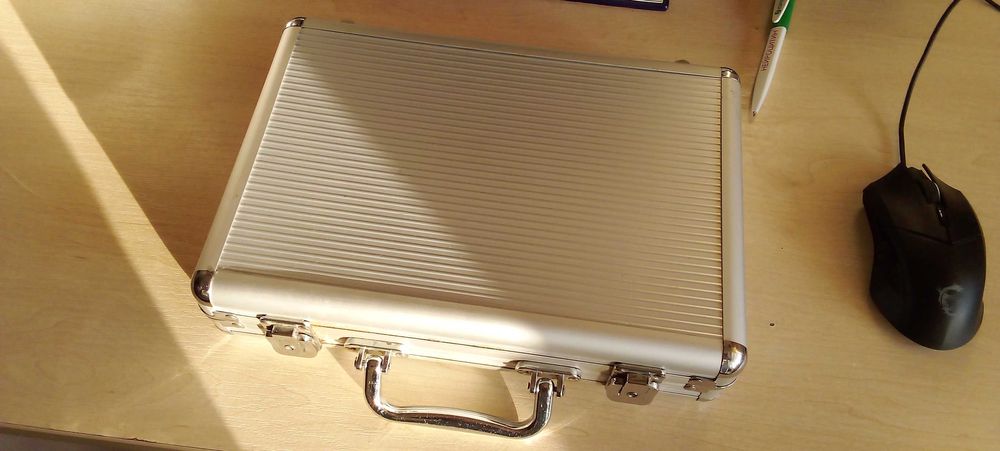 Продаю набор для покера. Б/У , но в хорошем состоянии