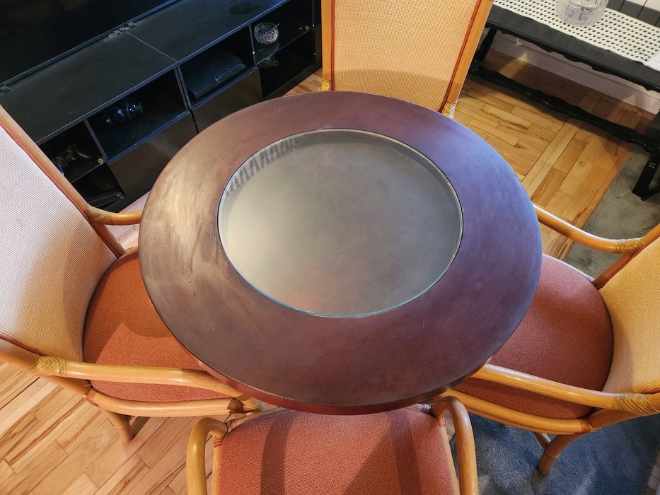 Sprzedam 4 krzesła oraz stół