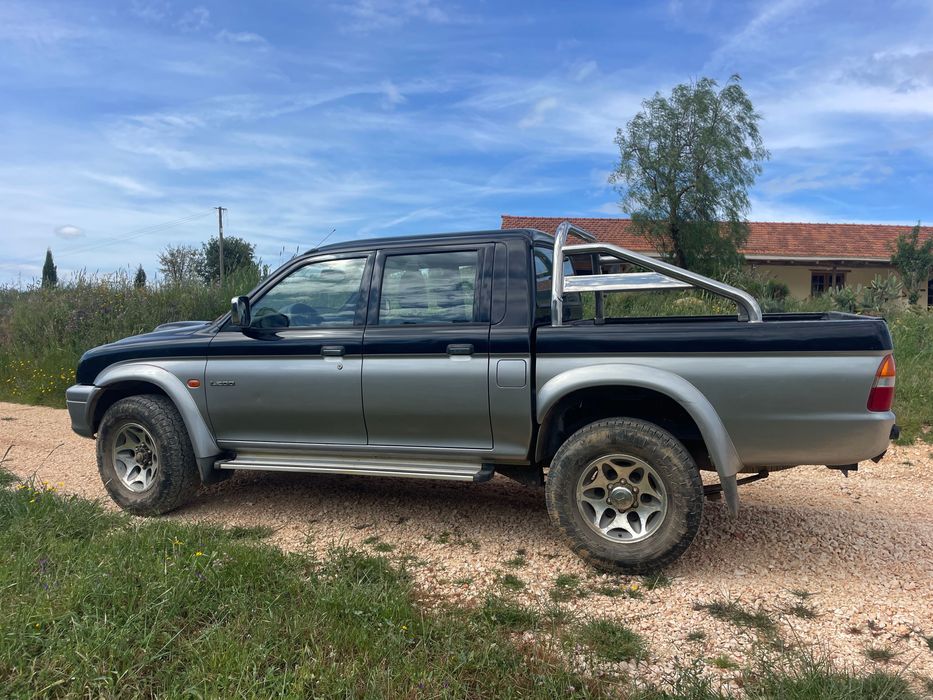 Mitsubishi L200 4x4 • Muito Estimada • Revisões em Dia