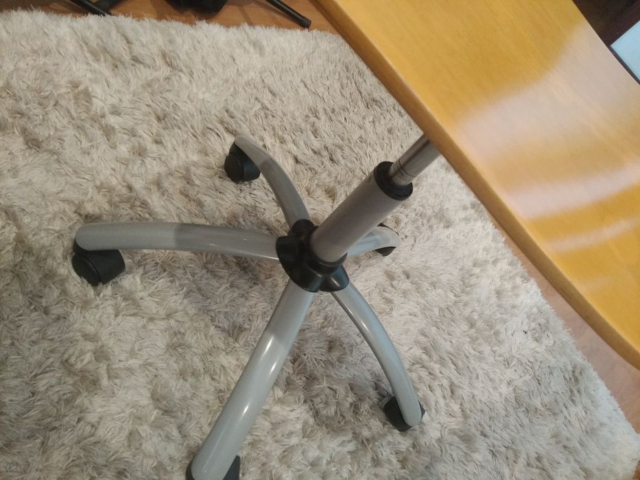 Vendo cadeira escritório semi-novo