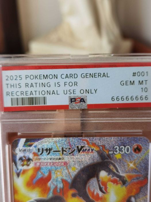Pokémon Charizard Custom Card e PSA Case