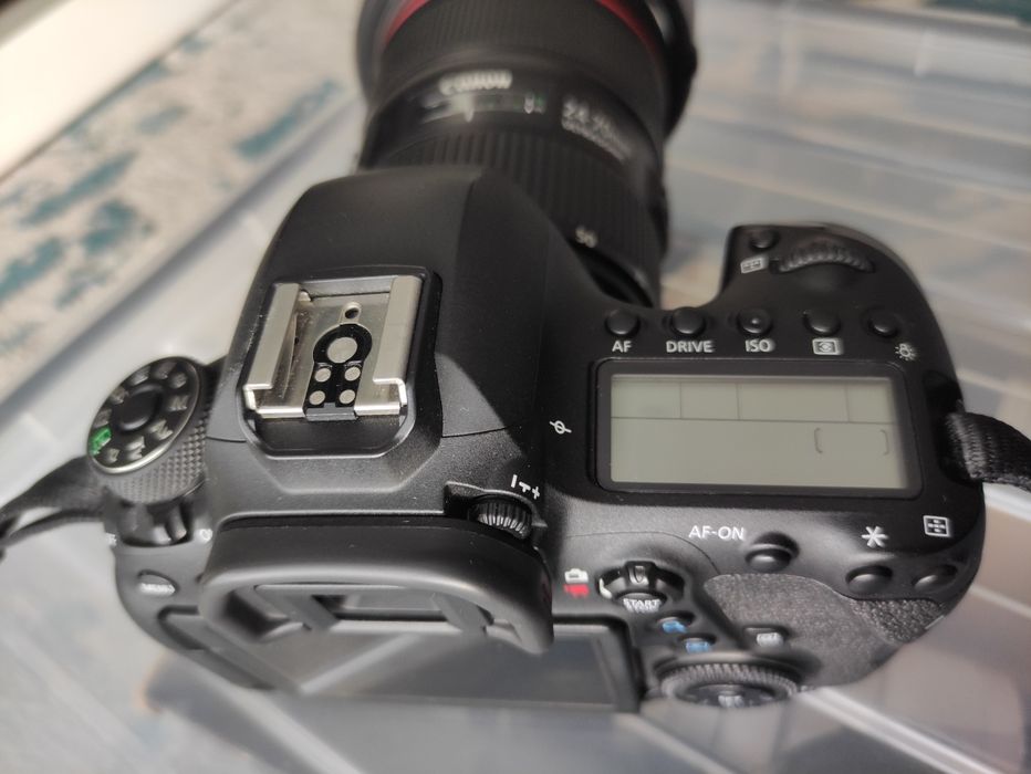 Canon DSLR 6D Mark II - No defects64169656055683122