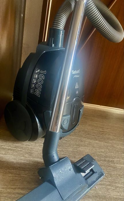 Пылесос Saturn альбус черно серый 1600W