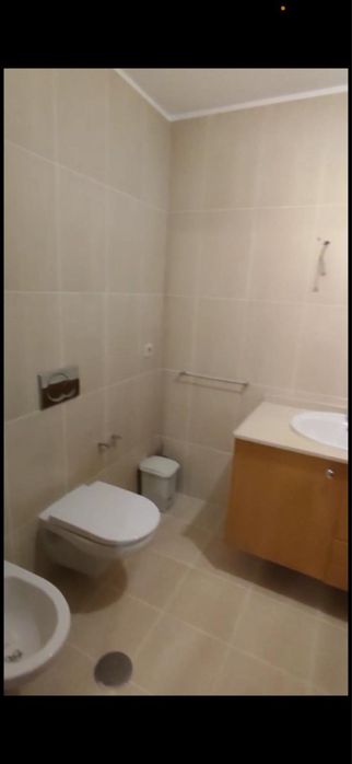 T2 c/ lugar de garagem para arrendar