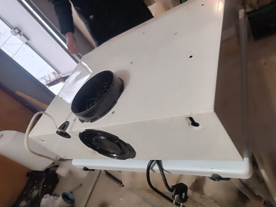 Газова плита, кухонна витяжка