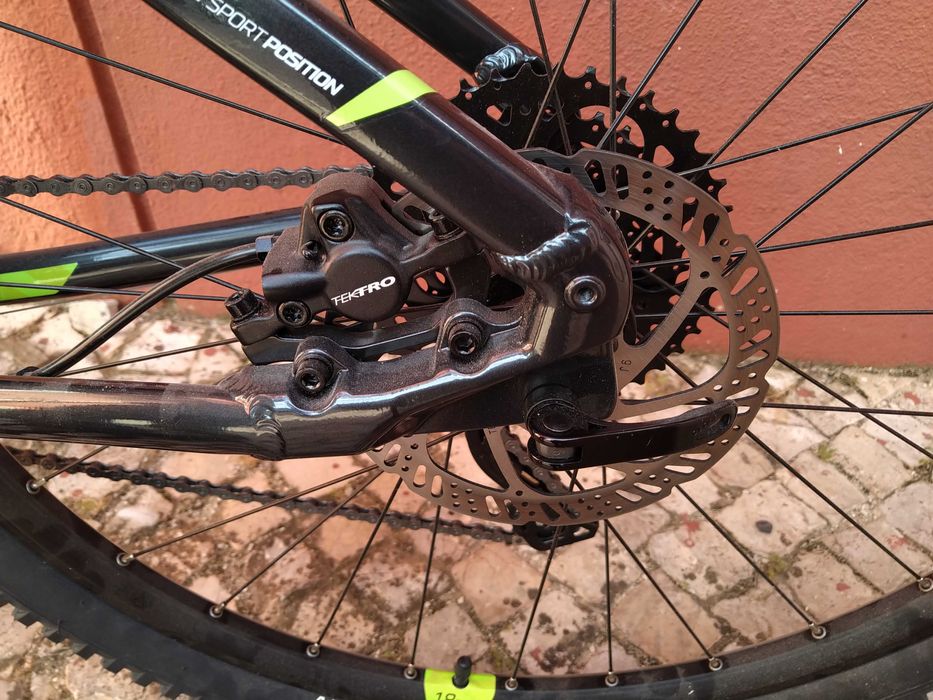 bicicleta BTT Decathlon Btwin Rockrider ST530