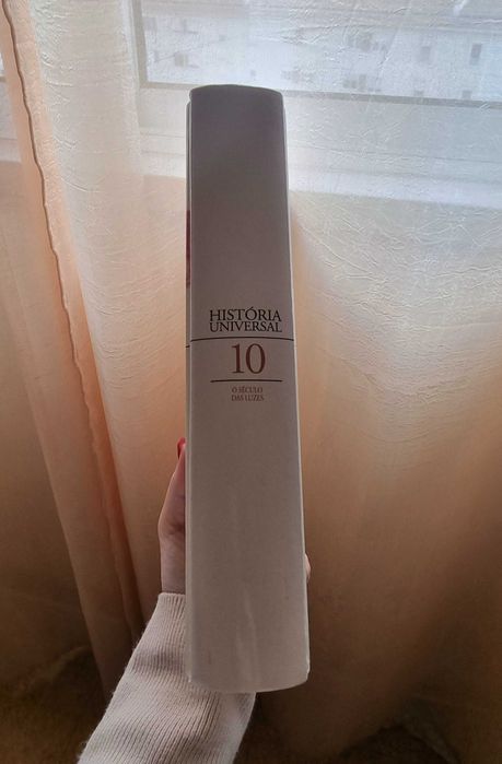 Livro "História Universal - 10 - O Século das Luzes"