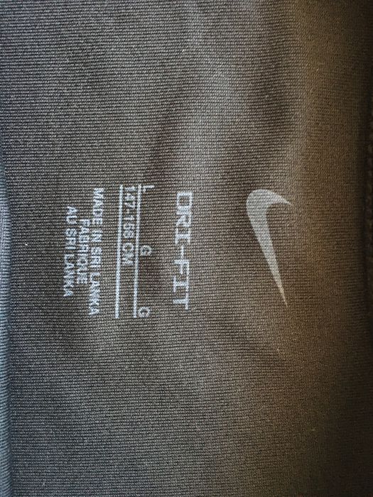 T-shirt Nike dri-fit preta criança 12-14 anos