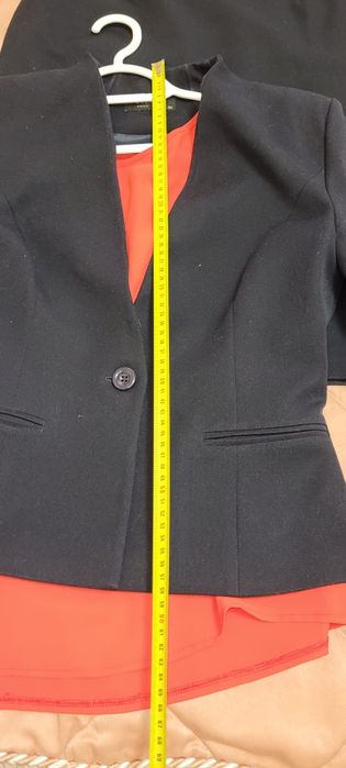 Костюм  темно-синий и блуза 44 размер