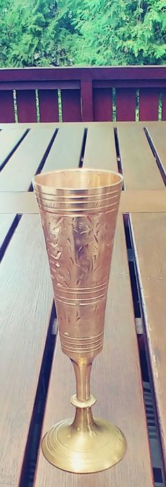 Zdobiony kielich mosiężny