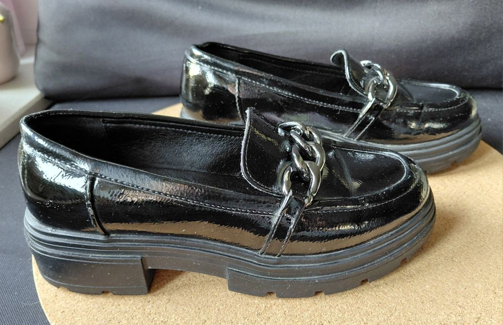 Czarne lakierowane mokasyny Deichmann 33