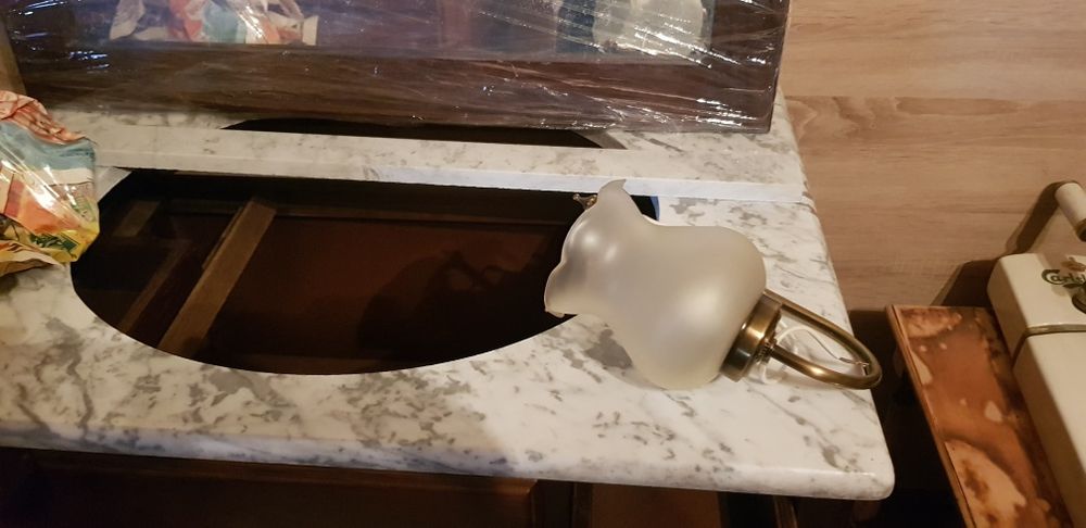 Móvel com espelho e plafons novo na caixa