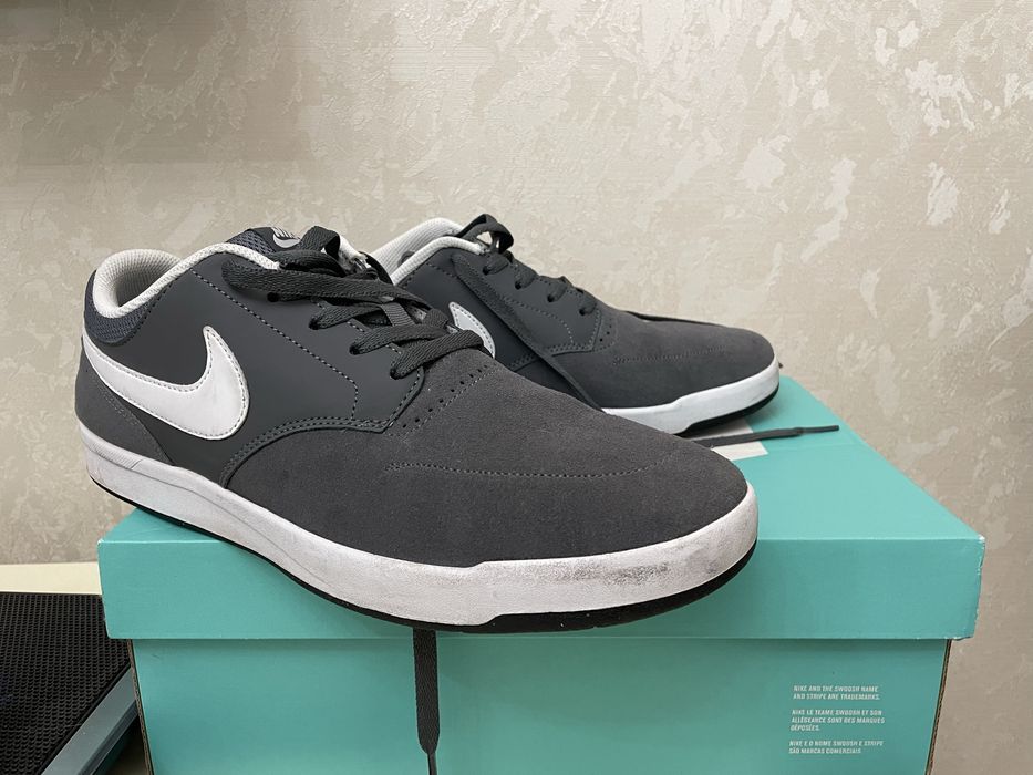 Продам кроссовки Nike