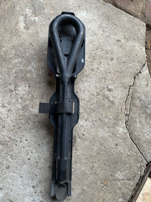 Буксировочный крюк с креплением