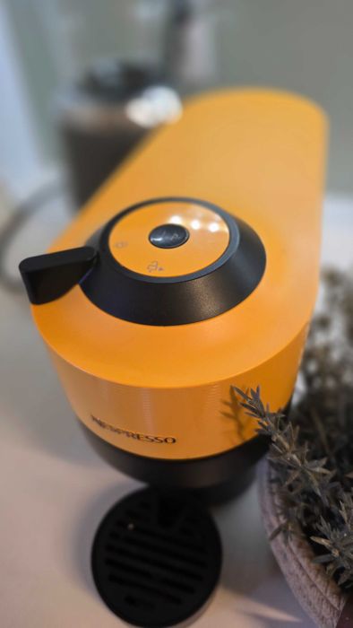 Máquina de Café DELONGHI Nespresso Vertuo Pop ENV90.Y Amarelo