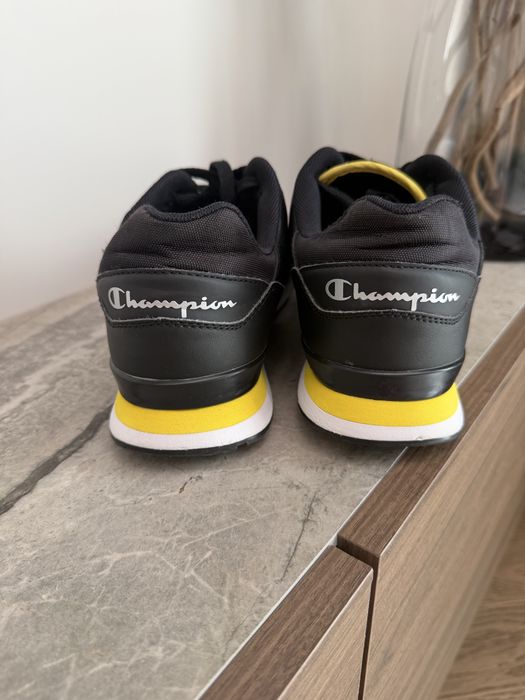 Кросівки чоловічі Champion 42 розмір