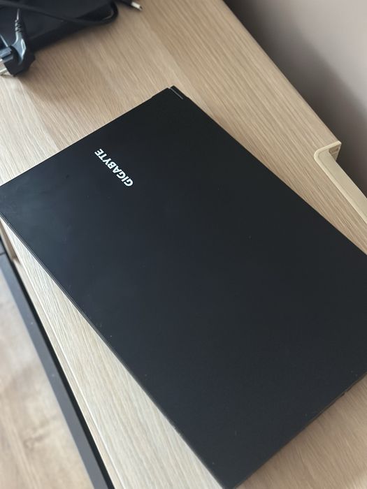 Na sprzedaż: laptop gamingowy Gigabyte – wydajny i gotowy do pracy!