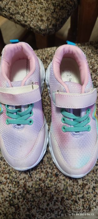 Кросівки для дівчинки 30 розмір