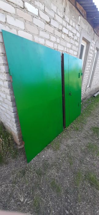 Ворота гаражні продам