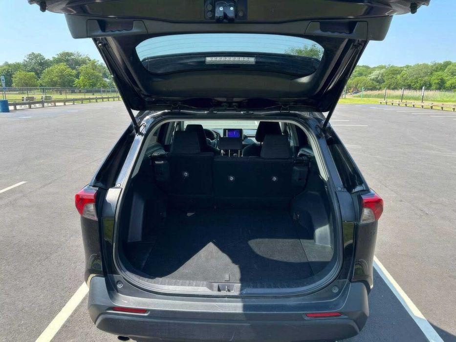 Toyota RAV4 Hybrid XLE Premium      2024