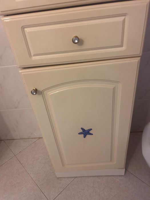 Móvel de apoio a WC