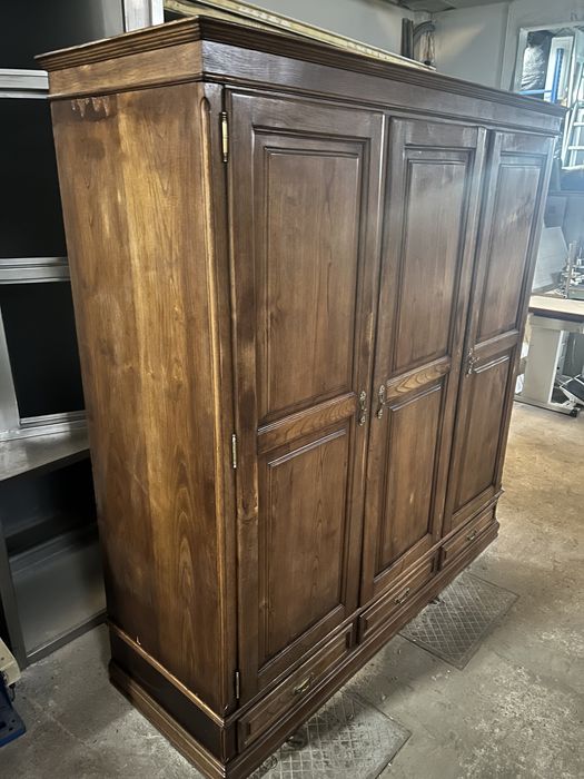 Roupeiro 3 Portas em Madeira maciça