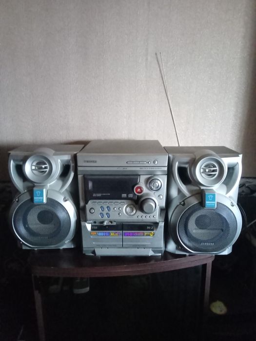 Музичний центр в ідеальному стані