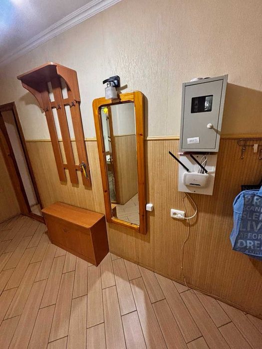 Здається довгостроково двокімнатна квартира на 6,5 станції Великого Фонтану. 2й поверх, газова плита, центральне опалення, класний двір. Море-10хвилин