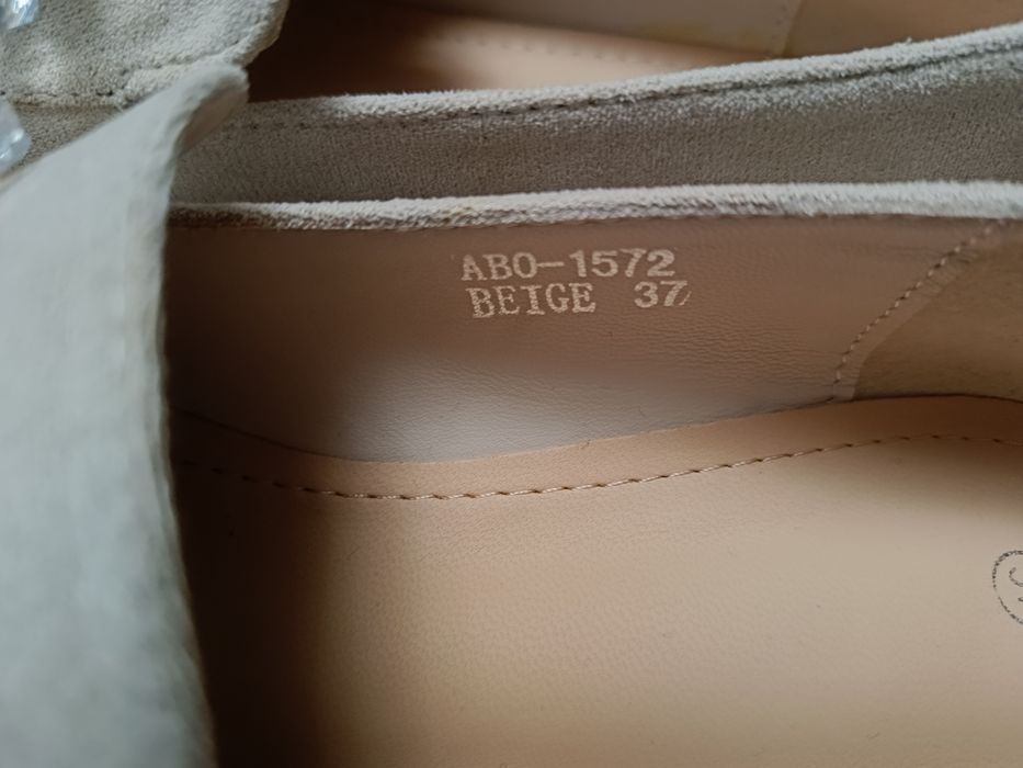 Beżowe buty baleriny 37