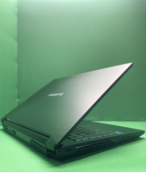 Gigabyte G5 KD i5-11400H / RTX 3060 / 16GB / 1TB / 144Hz