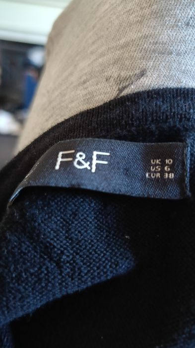 Elegancka bluzeczka z cekinami.