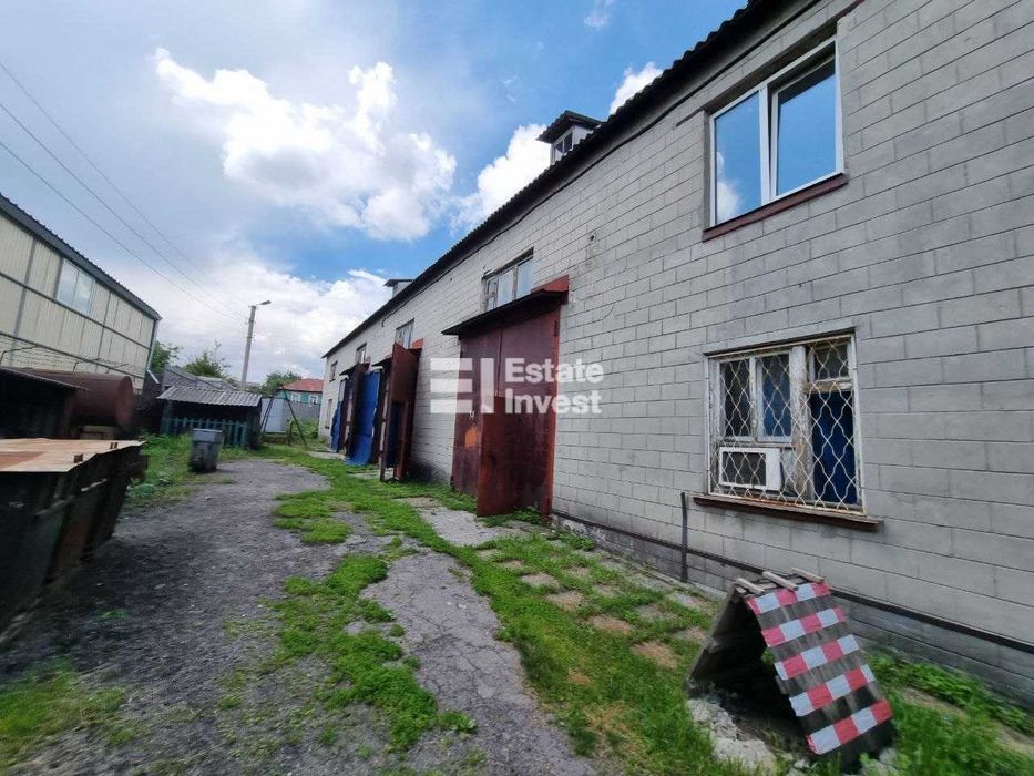 Продам виробничі приміщення по вул. Лугопарківська, 2
