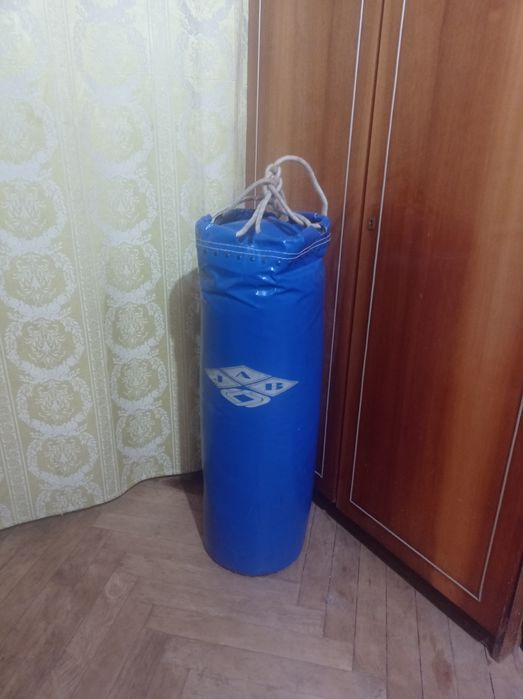 Продаю Боксерська грушу в гарному стані