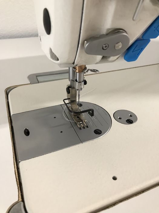 Maquina de costura recta industrial