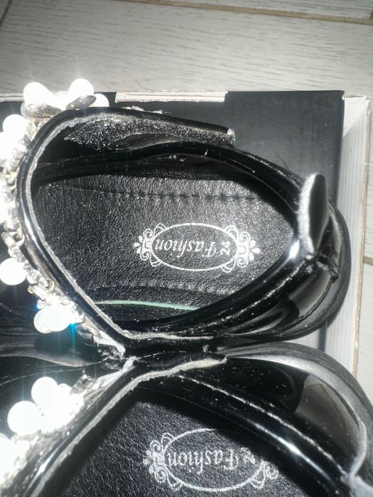 Чорні туфельки для дівчинки