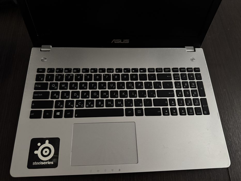 Ноутбук Asus , сумка подарунок пк