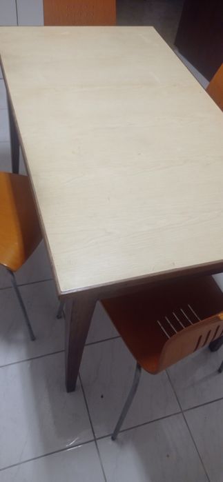 Mesa de cozinha com 4 cadeiras