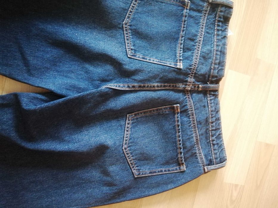 Spodnie jeans z rozdarciami