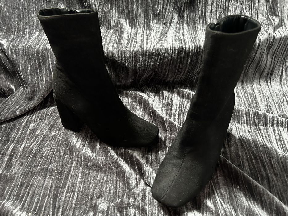 Czarne botki na obcasie 40