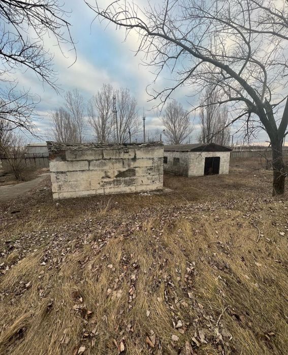 Продам складские помещения с участком