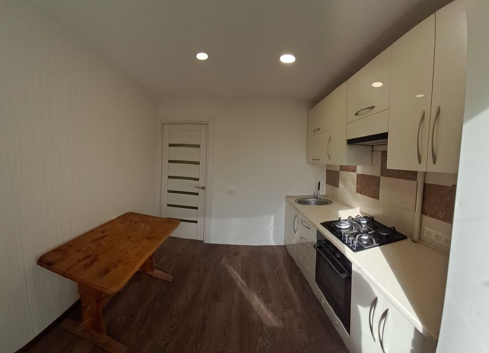 Продам двух комнатную кв. в г. Самар (Новомосковск).