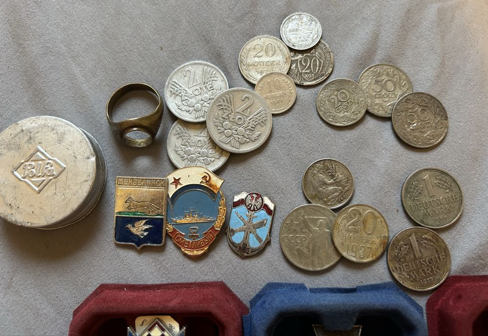 Srebrne monety stare monety i odznaczenia po dziadku