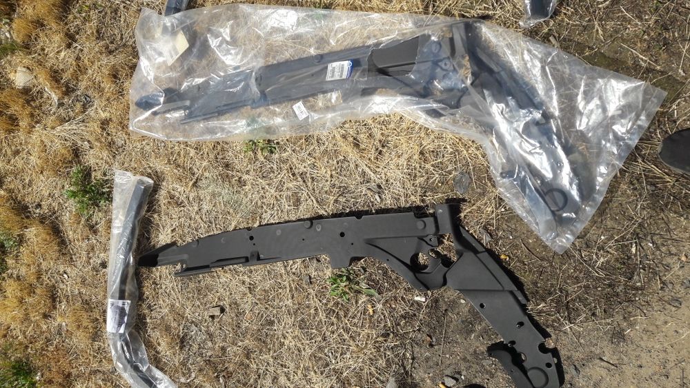 Накладка крила підкапотна ліва права Jeep Grand Cherokee 2017-