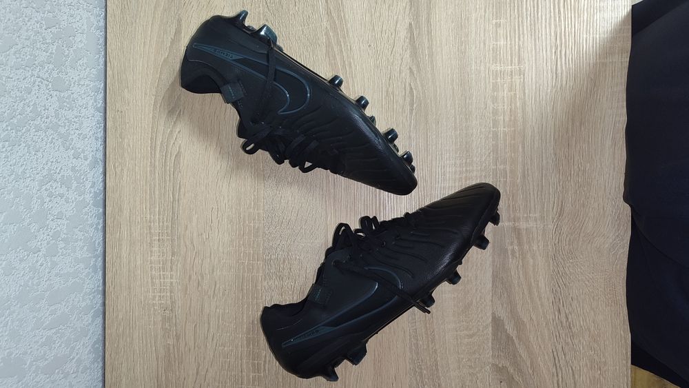 Футбольні бутси Nike Tiempo Legend 10 Pro FG чорного кольору