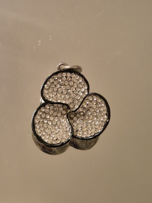 Кулони, біжутерія